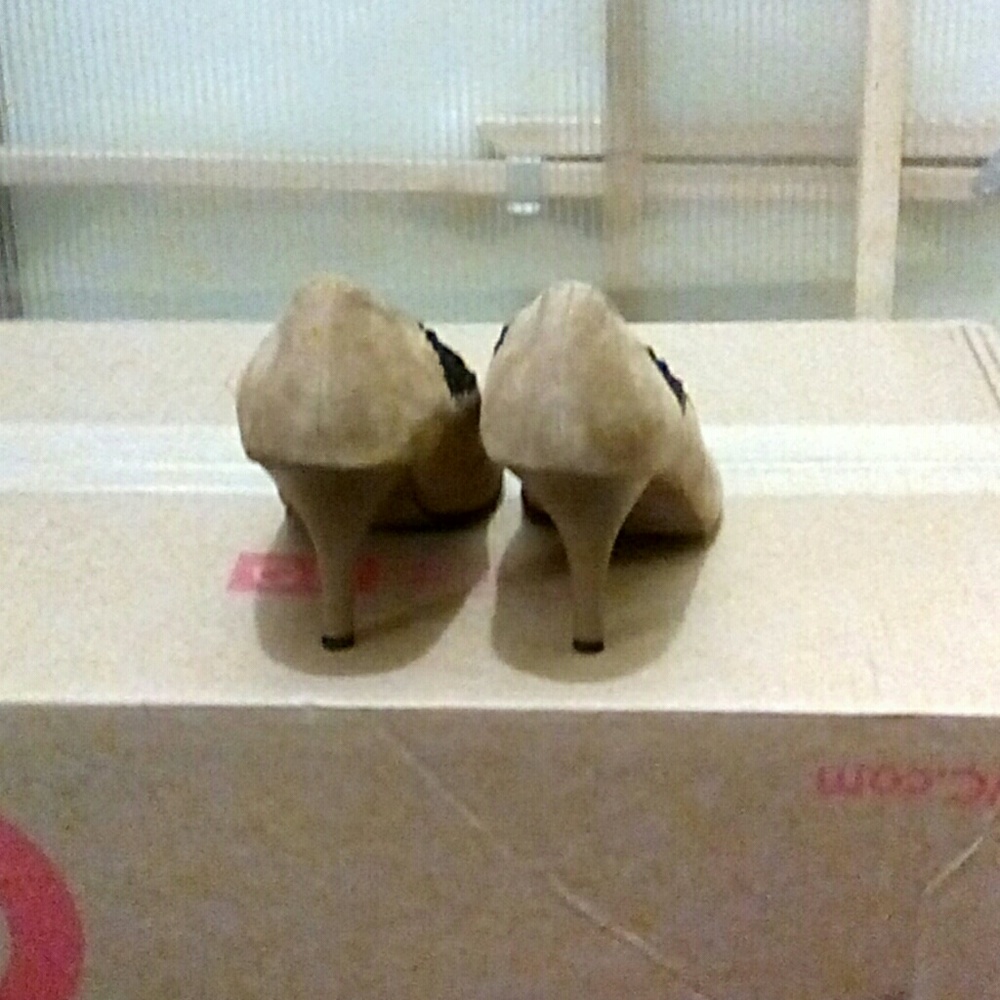 Shoes - Picture 3 of 4